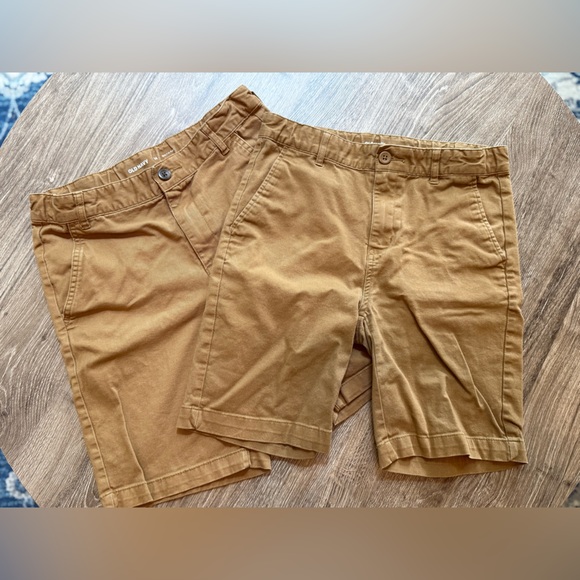 Boys Old Navy Khaki Built-In Flex Shorts (set of 2) - Picture 1 of 3